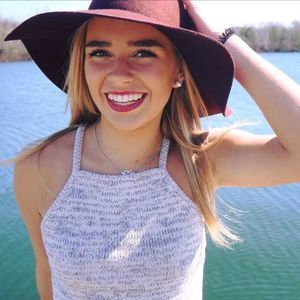 Meet your Posher, Johnae